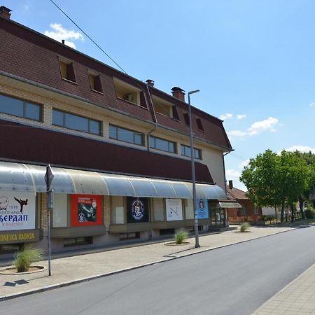 Apartmani Tomic Kladovo Buitenkant foto