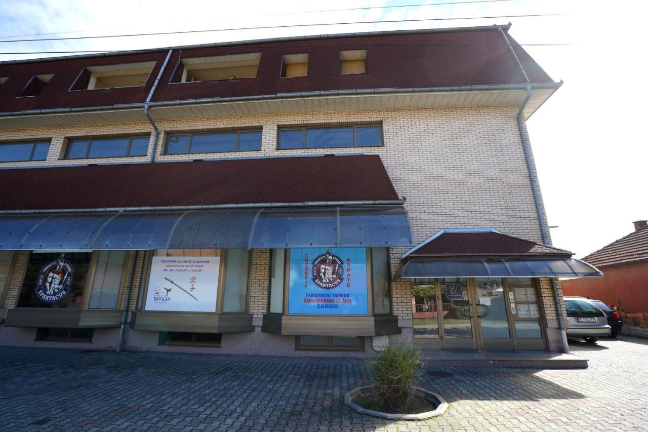 Apartmani Tomic Kladovo Buitenkant foto