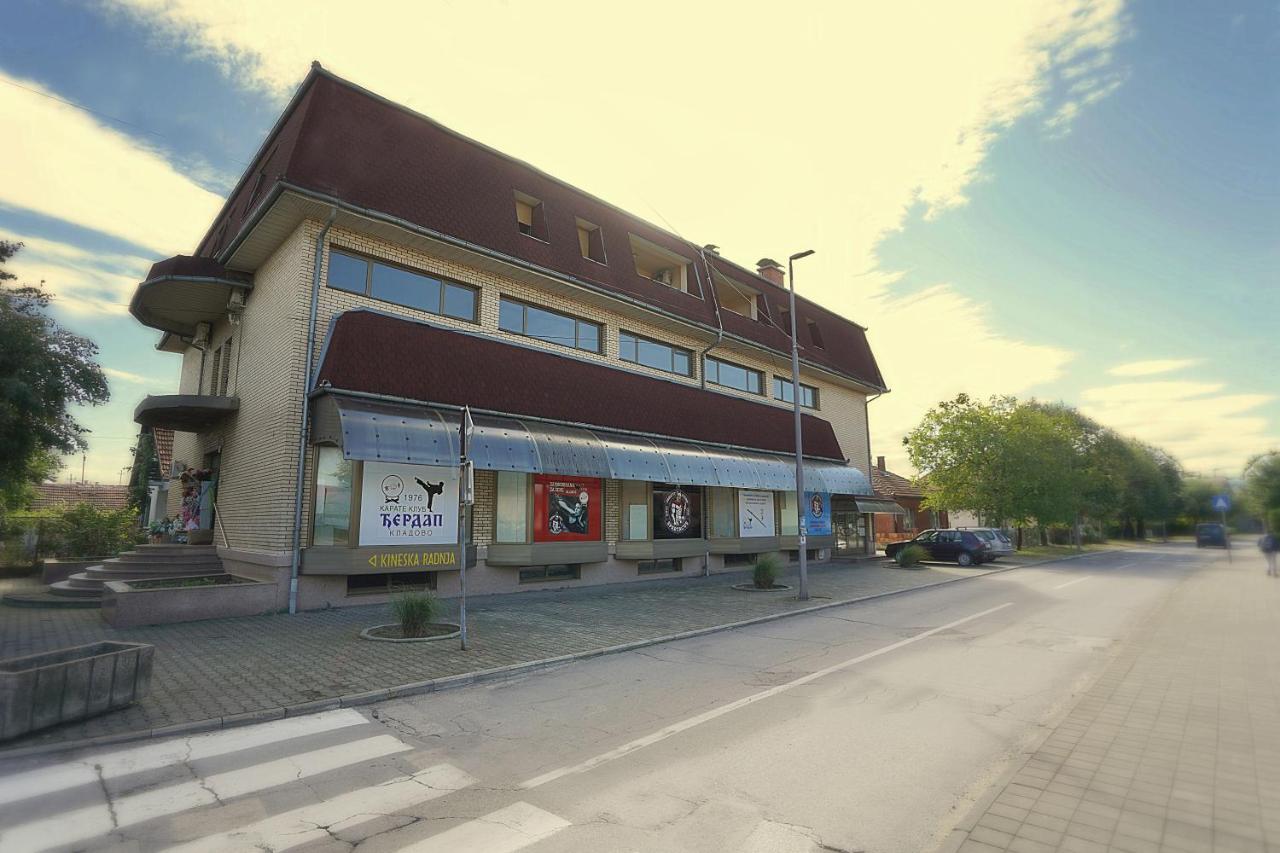 Apartmani Tomic Kladovo Buitenkant foto